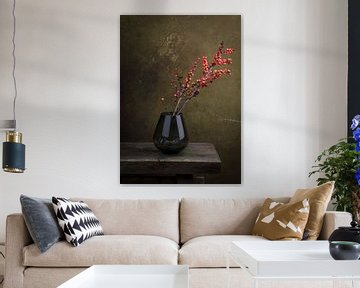 Vase with berries by Marjolein van Middelkoop