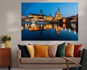 Uitzicht tijdens het blauwe uur op de Altstadt van Dresden van Jeroen de Jongh
