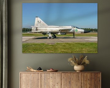 Historischer Flug der schwedischen Luftwaffe Saab 37 Viggen. von Jaap van den Berg