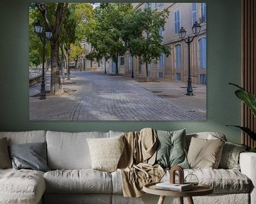 Straatje in Nîmes, Provence, Frankrijk van Maarten Hoek