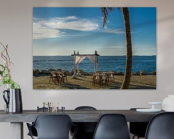 USA, Floride, Prêt pour une fête de mariage romantique sur la plage au coucher du soleil sur adventure-photos