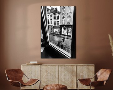 Triptyque : parapluies dans la rue (2 de 3) sur Mark Litjens Art