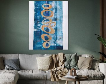 Golden Circle Print op blauwe achtergrond van Aribombari - Ariane Nijssen