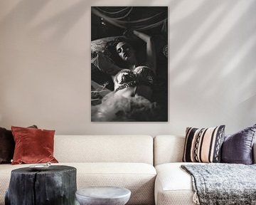 Stijlvol boudoir portret in zwart-wit van Carla Van Iersel