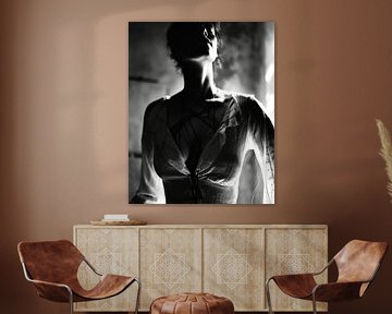 Portrait de boudoir élégant en noir et blanc sur Carla Van Iersel