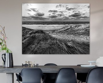 strand van Texel in zwart/wit van Pictures by Van Haestregt