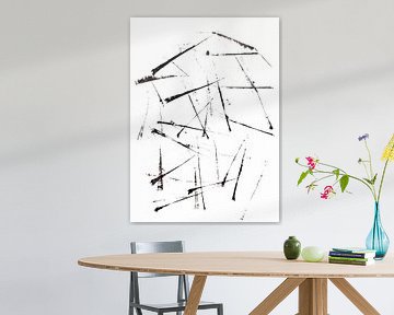 Coups de pinceau minimalistes à l'encre en noir sur blanc no. 2 sur Dina Dankers