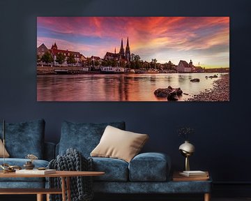 Regensburg - Oude stad skyline panorama bij zonsondergang van Frank Herrmann