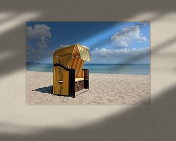 Gelber Strandkorb von Ostsee Bilder