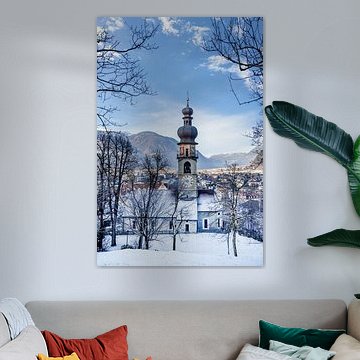 Winter impressie van Bruneck met de Rainkirche kerk