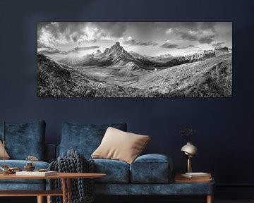 Panorama des Alpes dans les Dolomites au col Giau en noir et blanc sur Manfred Voss, Schwarz-weiss Fotografie