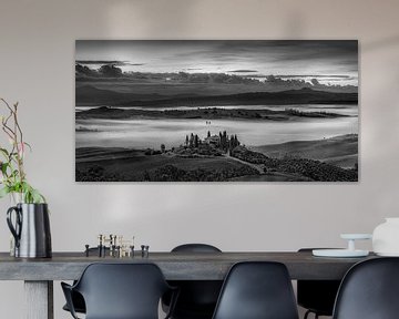 Toscaanse landschap bij dageraad in zwart-wit van Manfred Voss, Schwarz-weiss Fotografie