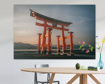 Porte torii flottante sur l'île de Miyajima, Japon sur Nikkie den Dekker | photographe de voyages et de style de vie