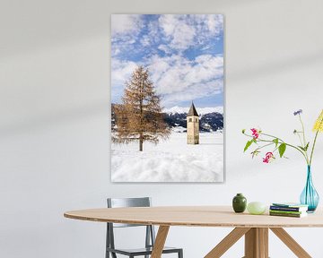 Reschensee mit versunkenem Kirchturm im Winter von Melanie Viola