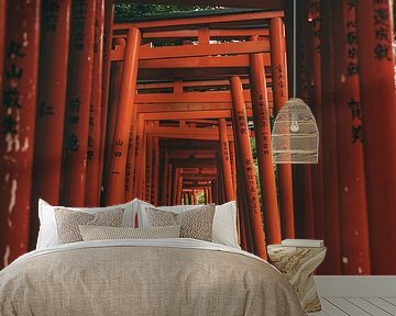 Een aaneenschakeling van torii poorten van Nikkie den Dekker | travel & lifestyle photography