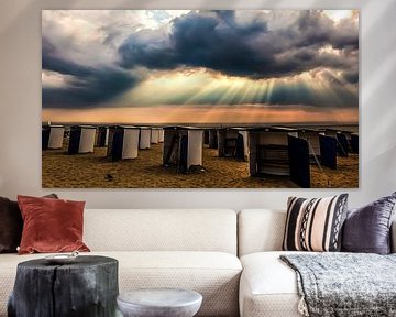 Badhokjes onder dramatische wolken in Katwijk aan Zee by Anneriek de Jong