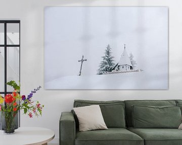 L'église blanche dans la neige sur Marika Huisman fotografie
