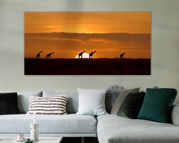 Namibische Sereniteit (giraffen bij zonsopkomst) van Elsemiek Deug