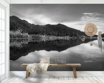 Spitzingsee Panorama zum Sonnenaufgang in schwarz weiß