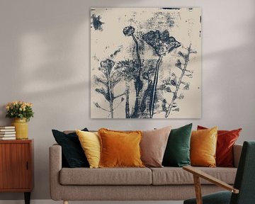 Botanica delicata. Flowers in warm dark grey on beige by Dina Dankers