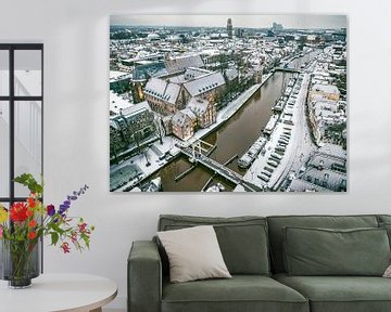 Zwolle besneeuwde Thorbeckegracht tijdens een koude winterochtend