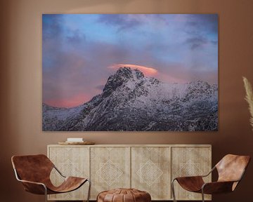 Pastel skies above snowy mountaintops van Jules Captures - Photography by Julia Vermeulen