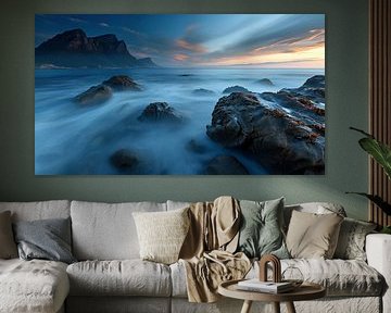 Blauw uur op de Atlantische Oceaan