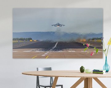 Le Panavia Tornado allemand part avec la pleine postcombustion.