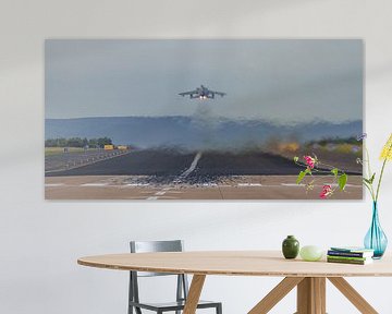 Deutsche Panavia Tornado startet mit vollem Nachbrenner. von Jaap van den Berg