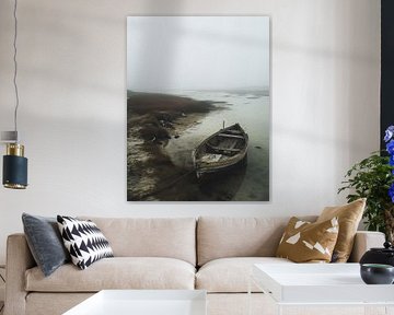 Boot in ruhigem Wasser