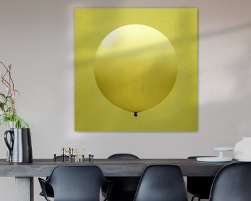 Der Ballon. Grün. Minimalismus. von Alie Ekkelenkamp