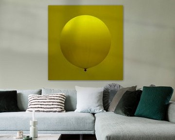 Le ballon. Vert olive. Minimalisme. sur Alie Ekkelenkamp