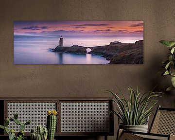 Zonsondergang bij de vuurtoren Phare Petit Minuo Bretagne Frankrijk van FineArt Panorama Fotografie Hans Altenkirch