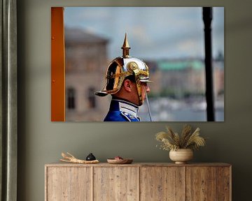 Behelmte Wache am königlichen Palast in Stockholm