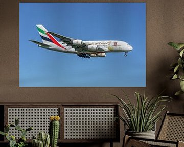 Landende Emirates Airbus A380-800 met special livery.