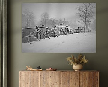 Altes Retro-Foto von Amsterdam im Schnee im Winter von Eye on You