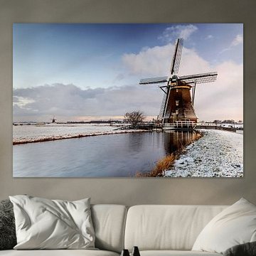 Molen Aarlanderveen in een besneeuwd landschap