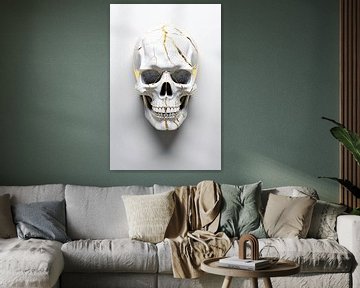 Crâne de marbre blanc et or sur haroulita