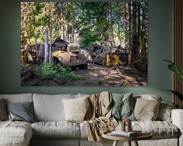 Abandoned pick-up in the French forests by Gentleman of Decay