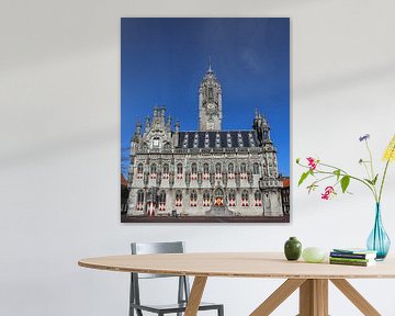 Stadhuis van Middelburg onder een blauwe lucht