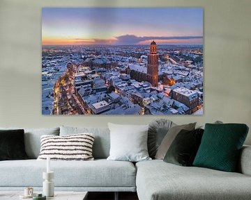 Tour de l'église Peperbus de Zwolle lors d'un lever de soleil hivernal froid sur Sjoerd van der Wal Photographie