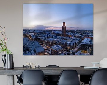 Zwolle Peperbus Kirchturm während eines kalten dunklen Winter Sonnenaufgangs von Sjoerd van der Wal Fotografie