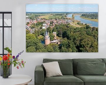 Luchtfoto van de middeleeuwse stad Wijk bij Duurstede met kasteel Duurstede aan de rivier de Lek in Nederland van Eye on You