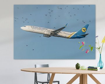 Take-off Ukraine International Airlines Boeing 737. by Jaap van den Berg