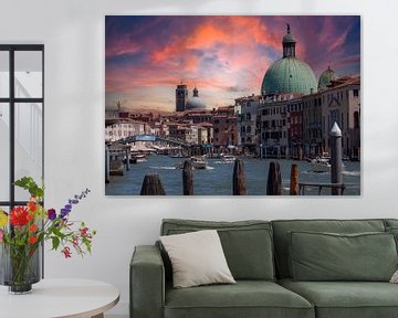 Blick auf die Altstadt von Venedig, Italien mit Canal Grande von Animaflora PicsStock