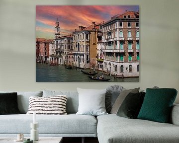 Blick auf die Altstadt von Venedig, Italien mit Canal Grande von Animaflora PicsStock