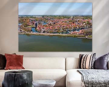 Luchtfoto van de historische stad Enkhuizen in Nederland van Eye on You