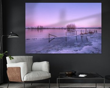 Bevroren winters landschap bij zonsopkomst van Moetwil en van Dijk - Fotografie