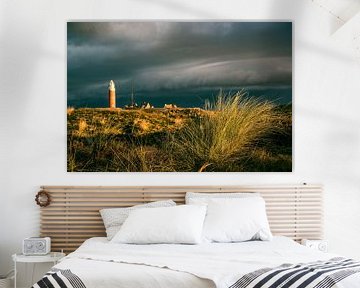 Texelse vuurtoren in de duinen tijdens een storm van Sjoerd van der Wal Fotografie