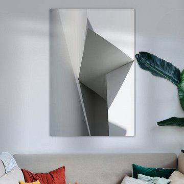 Abstrakte weiße Flächen und Dreiecke